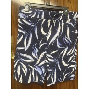 Chico's Women's Brigitte Slim Leg Shorts Size 2.5, Navy Foliage Print